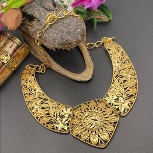 Barrera for Avon necklace vintage C30